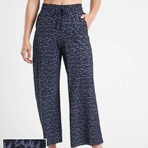 Athleta Avenue Printed Wide Leg Crop, Allure Navy sz Small